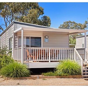 Deluxe 2 Bedroom Cabin Sleeps 6